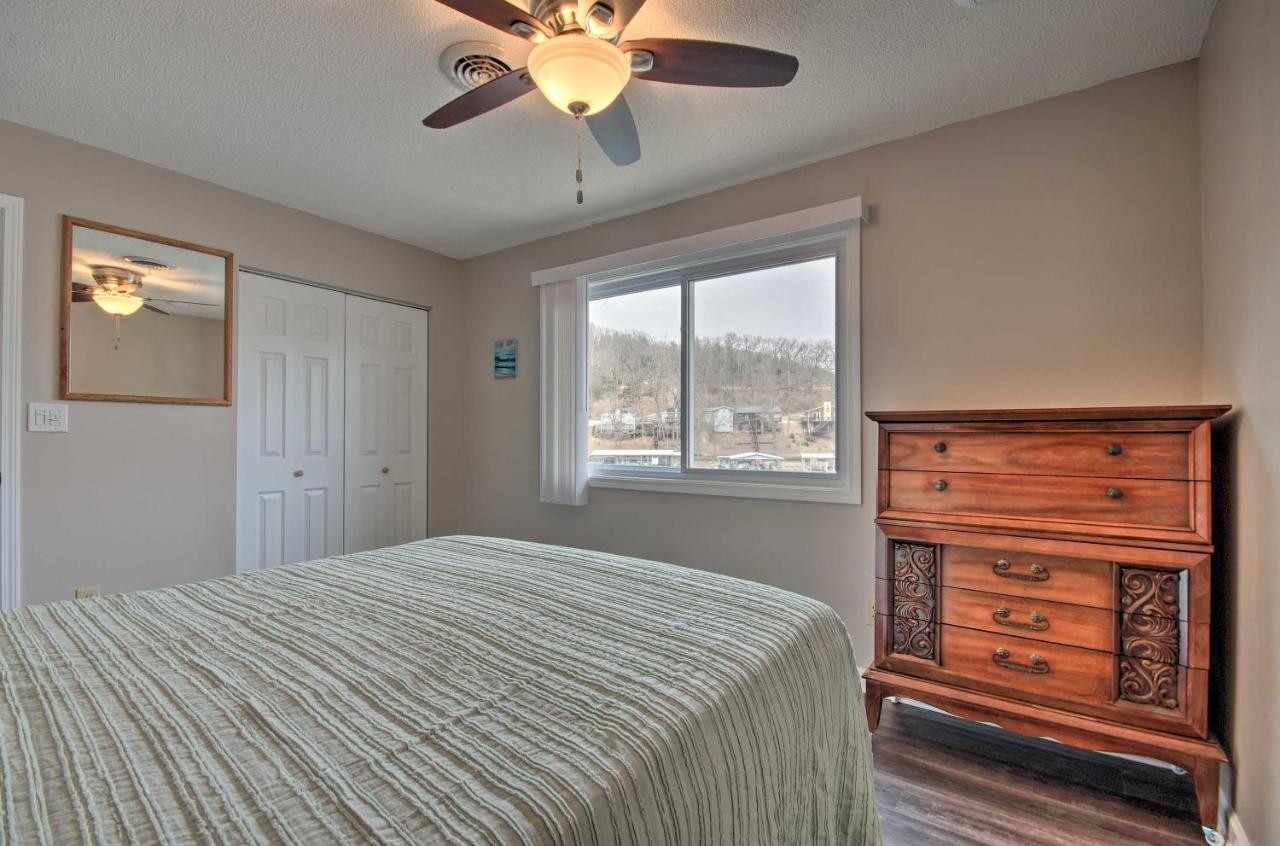 Vila On-The-Water Retreat With Dock Pet Friendly! Lake Ozark Exteriér fotografie